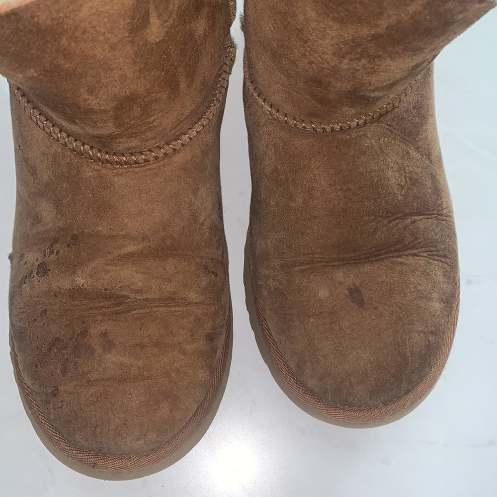 UGGs - Picture 2 of 6